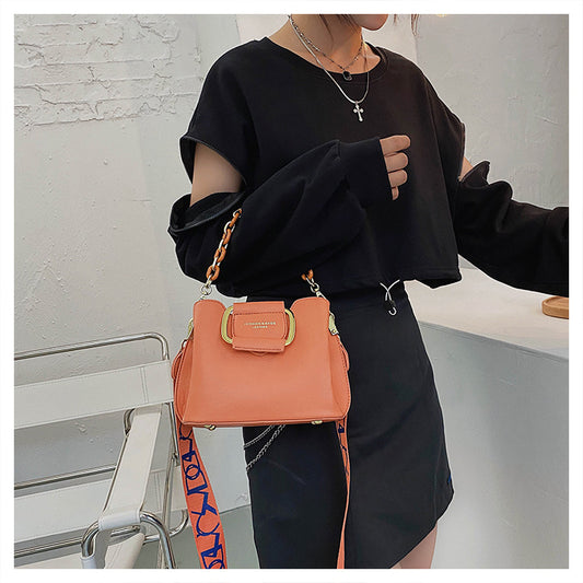 Trendy Bucket Fashionable Simple Shoulder Female Chain Commuter Hand-carrying Bag