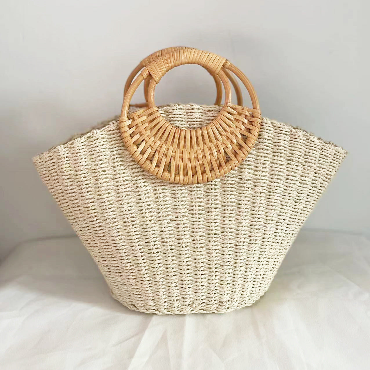 Straw bag with discount handle